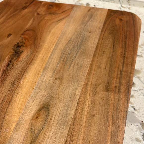 Wooden Cutting Board with Handle - Picture 6 of 7